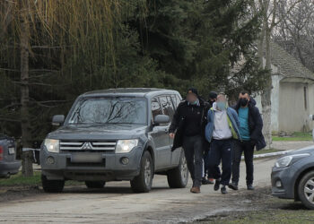 OBRAČUN POČEO U KUĆI? Uhapšena dva muškarca zbog povezanosti sa UBISTVOM NAVIJAČA u Starčevu