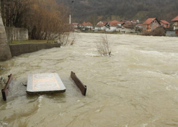 POPLAVE U VLADIČINOM HANU Rijeke nabujale, izlivaju se potoci na ulice, polja i u kuće