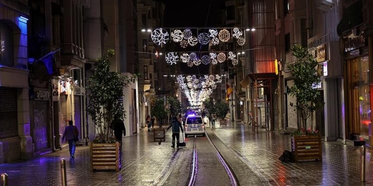 U Turskoj počeo policijski čas koji će trajati do ponedjeljka