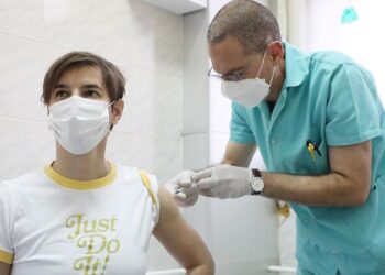 Brnabić: Do sada se za vakcinaciju prijavilo 351.000 građana, to je prilično dobar odziv