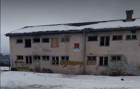 ”Kolji Šiptare”: Zastrašujući grafiti na zgradi u Beranama