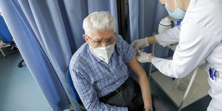 Đerlek: Vakcinu protiv koronavirusa u Srbiji primilo skoro 22.000 ljudi