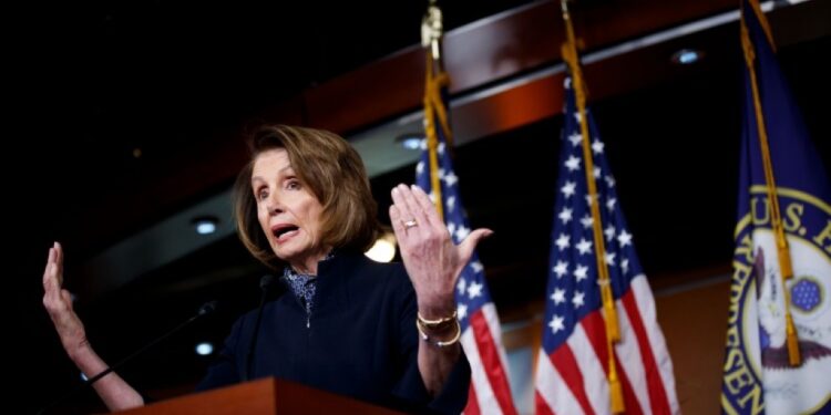 Pelosi upozorava: Nestabilnom Trumpu ograničiti pristup nuklearnim kodovima