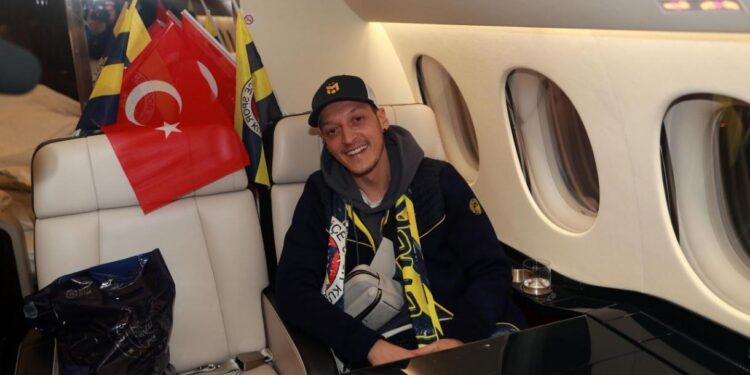Mesut Ozil stigao u Istanbul; Fenerbahče doveo veliku svjetsku zvijezdu
