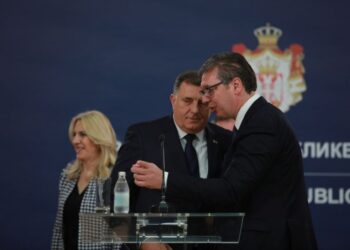 Pokušava li Dodik rušiti Vučića: Predsjednik Srbije preko Kurira poslao poruku da zna ko mu “radi o glavi”