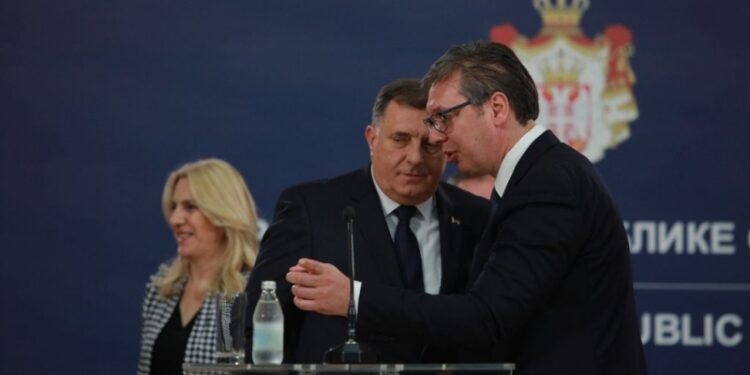 Pokušava li Dodik rušiti Vučića: Predsjednik Srbije preko Kurira poslao poruku da zna ko mu “radi o glavi”