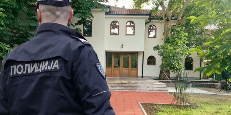 Suspendovan policajac koji je vršio nuždu u haremu Sinan-begove džamije u Novom Pazaru