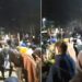 (VIDEO) Snimak sukoba u Blažuju: Hiljade migranata kamenjem gađalo policiju