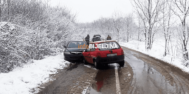 NESVAKIDAŠNJA NEZGODA Kod Bijeljine, vozilima se sudarili svekar i snaha
