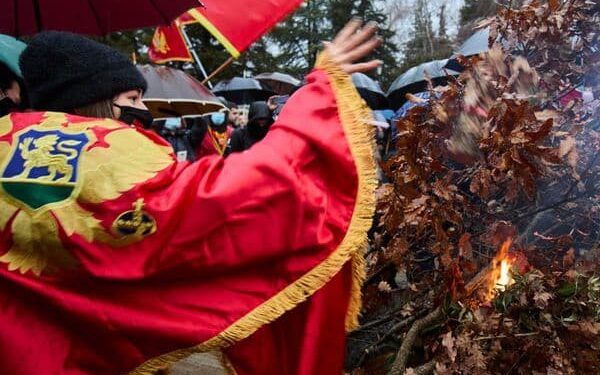 Vjernici Crnogorske pravoslavne crkve za Badnji dan okupili se na Cetinju