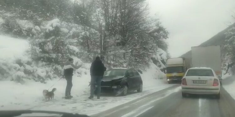 SNIJEG USPORIO SAOBRAĆAJ OD NOVE VAROŠI DO PRIJEPOLJA