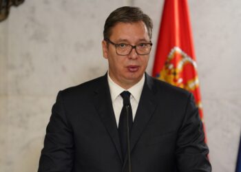 Građanima u maju i novembru po 30 eura, penzionerima još 50; Vučić: “To su srpske pare”