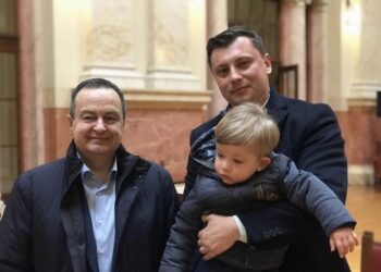 LICEMJERNI ZUKORLIĆEVCI I KONAKOVIĆEVCI: Može li se o Huseinu ef. Đozi iz Vučićevog naručja?