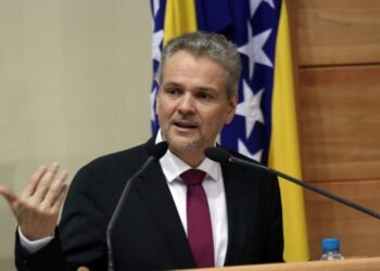 SATTLER U ŠIFRAMA PROZVAO DODIKA I ČOVIĆA: “I RS i Hercegovina moraju podnijeti teret migrantske krize!”