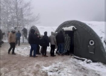 Zima pokazala zube! Migranti konačno smješteni u tople šatore!