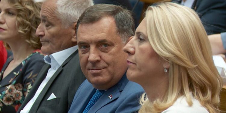 EKONOMISTI UPUTILI DRAMATIČAN APEL VLADI RS-a: “Blizu samo BANKROTA, dug je zao drug”