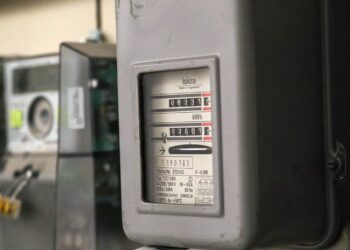 ZELENI KILOVATI DIŽU RAČUNE: U januaru ćemo plaćati oko 150 dinara više, ali od 1. FEBRUARA glavni udar na novčanik!