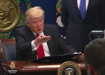 (VIDEO) Trumpova ostavština: Ograničenje ulaska muslimana u SAD