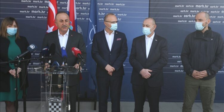 Cavusoglu u Petrinji: Turska želi nastaviti pomagati potresom pogođenoj Hrvatskoj