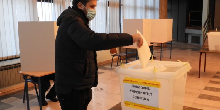 Izlaznost na ponovljenim izborima do 16 sati u Doboju 46,68, a u Srebrenici 38,96 posto