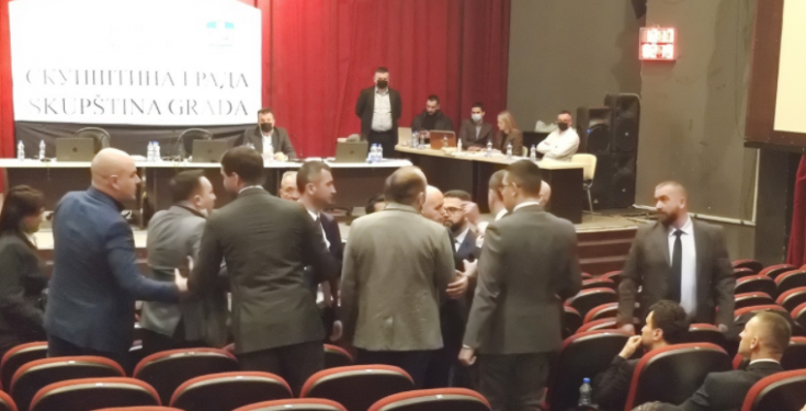 Novi Pazar / Sjednica Na Ivici Incidenta, Još Uvek Nije Usvojen Dnevni Red