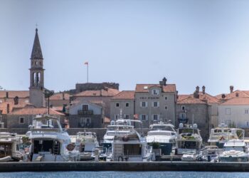 U Budvi sutra Dan žalosti zbog velikog broja žrtava Kovida 19