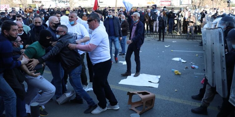 Sjeverna Makedonija: Sukob policije i demonstranata na protestima zbog presude u slučaju “Monstrum”