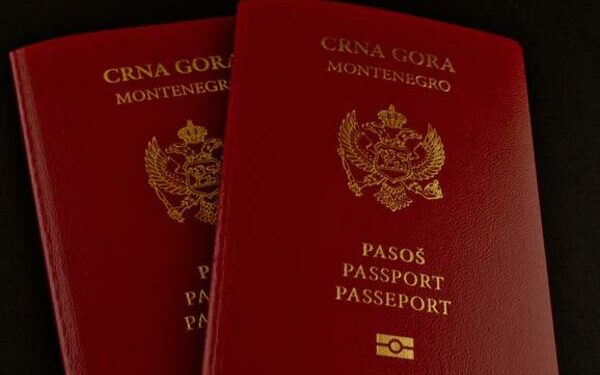 Crnogorci u Srbiji dobijaju pasoše Crne Gore
