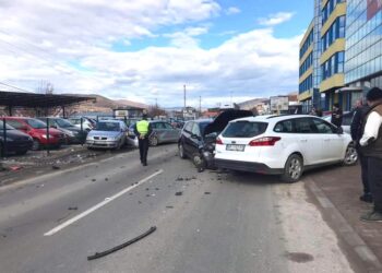 LANČANI SUDAR Kod zgrade Stig! Oštećeno više Automobila!
