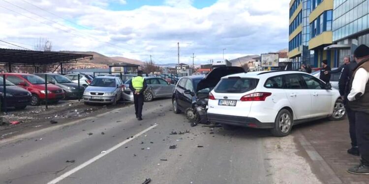 LANČANI SUDAR Kod zgrade Stig! Oštećeno više Automobila!