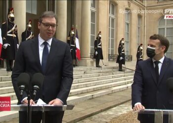 Vučić u Parizu: Makron najavio angažovanje oko Kosova
