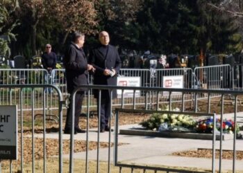 Ispraćen uz tamburaše: Đorđe Balašević sahranjen u Novom Sadu uz pjesmu “Olivera”