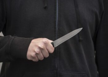 Učenica Osnovne škole  ubola nastavnicu nožem u glavu