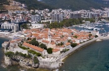 Traži se ‘zaključavanje’ Budve, epidemija van kontrole