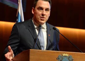 Ovo je čuveno crnogorsko čojstvo: Pročitajte komentar gradonačelnika Podgorice o zločincu Mladiću