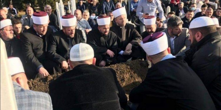 (VIDEO) Dženaza osnivača SDA Sandžaka Muharema Kolašinca
