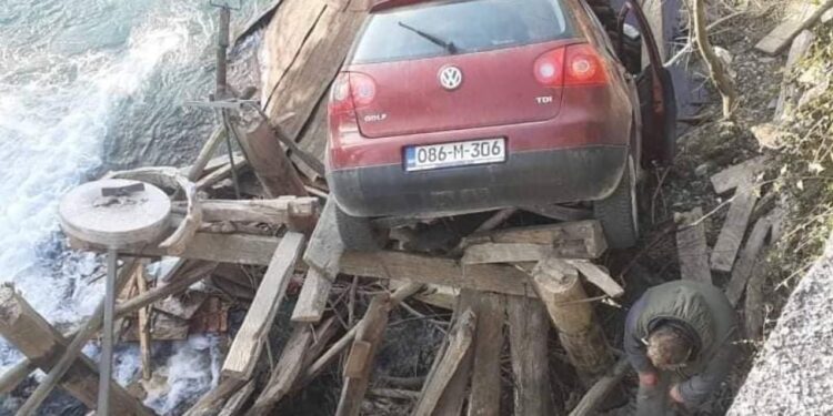 GOLFOM SE ZABILI U DRVENU VODENICU: JEDNA OD POSLJEDNJIH UNSKIH VODENICA