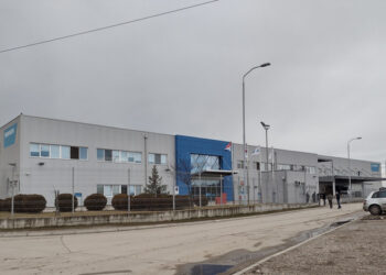 “POŠTOVANI, OBAVJEŠTAVAMO VAS…” U petak 188 radnika “Jurine” fabrike SMS-om dobilo otkaz ugovora: “Radio sam pošteno, znaš kako mi je krivo!”