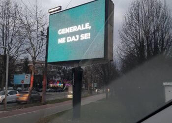 SARAJEVO ISPUNJENO BILBORDIMA PODRŠKE ATIFU DUDAKOVIĆU: GENERALE NE DAJ SE!