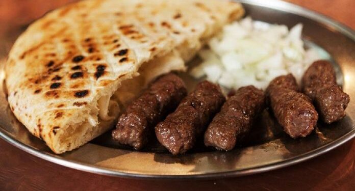 DONOSIMO ORIGINALNI RECEPT ZA BOSANSKE ĆEVAPE, NIKO IM NE MOŽE ODOLJETI