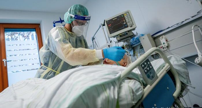 Srbija: Više od 4.000 novozaraženih,preminulo 16 pacijenata