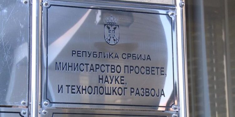 Ministarstvo prosvjete: Mlađi osnovci od ponedjeljka redovno na nastavu
