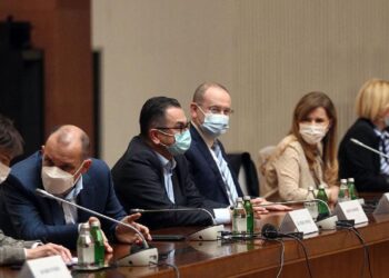 Nove mjere: Do ponedjeljka će raditi samo prehrambene prodavnice, apoteke i benzinske pumpe