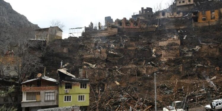 Turska: Najavljena izgradnja novih kuća na mjestima 60 izgorjelih u požaru u Artvinu