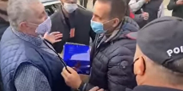 Socijaldemokrate Nikšić: Fizički napadnut član biračkog odbora, članicu presreli i oteli joj kutiju za glasanje putem pisma