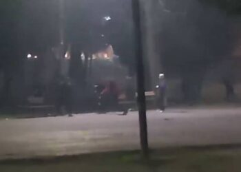 HOROR U PODGORICI: BRUTALNA MASOVNA TUČA U DVORIŠTU ŠKOLE, MALOLJETNIK NOŽEM POKUŠAO DA UBIJE TINEJDŽERA