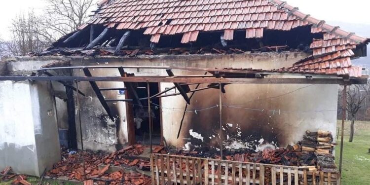 BIJELO POLJE: IZGORJELA KUĆA RADOVIĆA U RASOVU