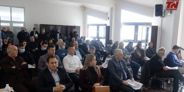 (VIDEO)  Skupštinsko zasijedanje u Tutinu trajalo 7 sati