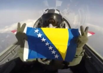 (VIDEO) POGLEDAJTE KAKO JE JEDAN TURSKI PILOT POŽELIO SRETAN DAN NEZAVISNOSTI BIH