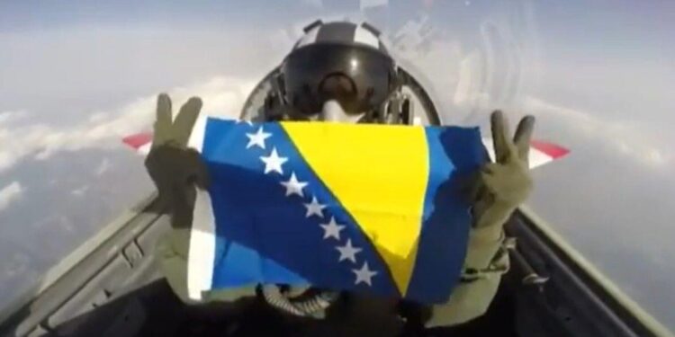 (VIDEO) POGLEDAJTE KAKO JE JEDAN TURSKI PILOT POŽELIO SRETAN DAN NEZAVISNOSTI BIH